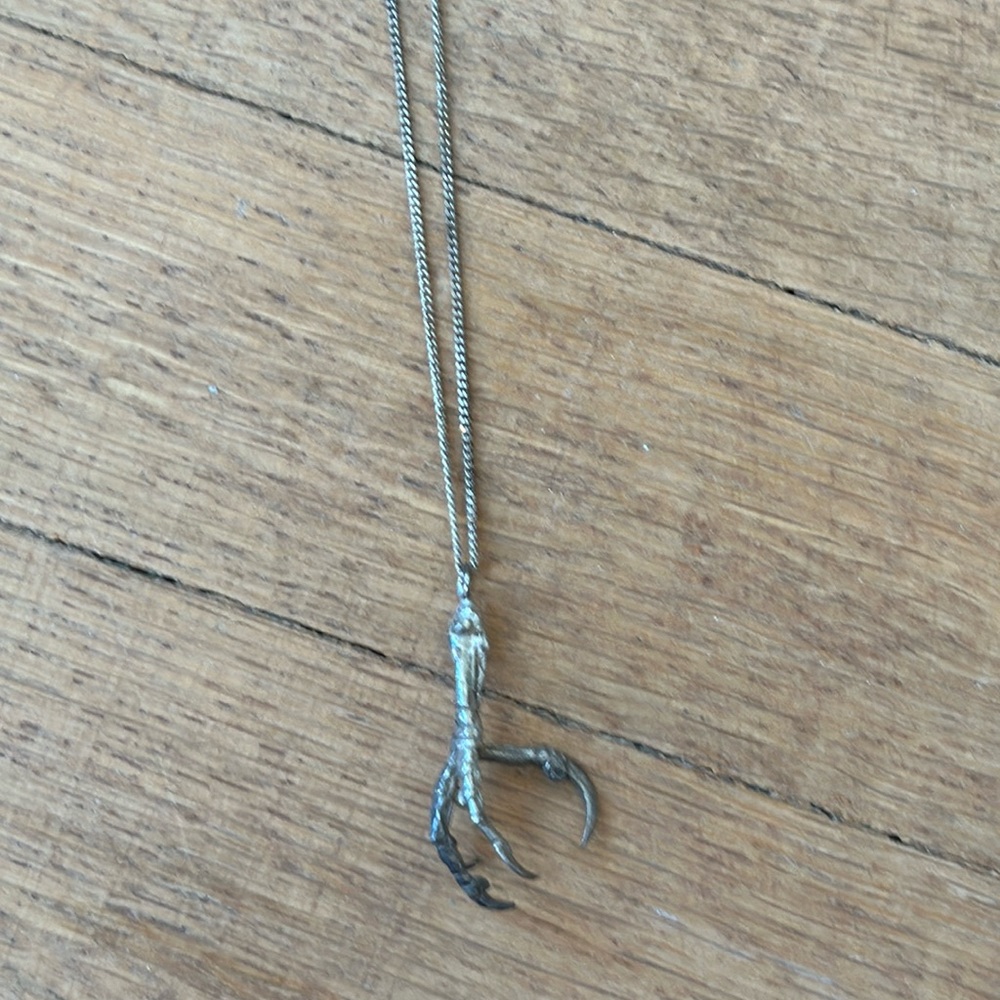 Vintage talon eagle claw iconic witchy gothic statement dainty pendant necklace - Picture 2 of 9